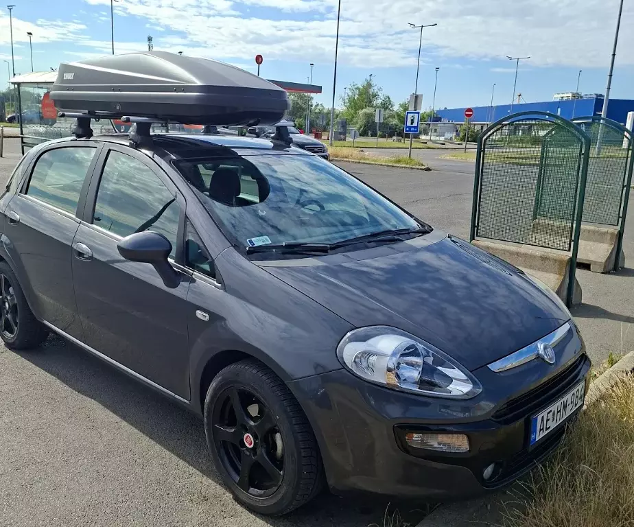 Thule tetőbox használat közben nyaralás alatt