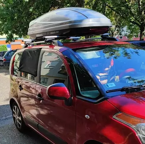 Tetőbox használat közben utazás alatt